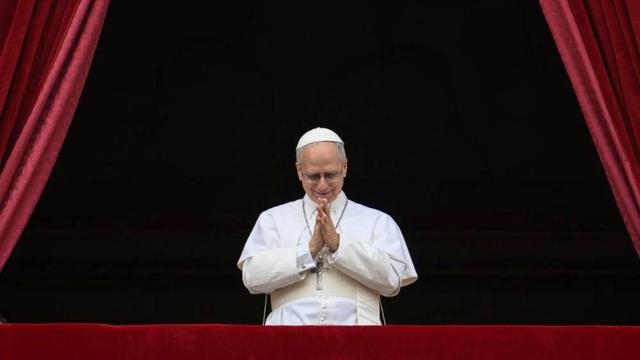 Папа Лев XIV молиться "Ангел Господній": Дивіться пряму трансляцію з українським перекладом 
