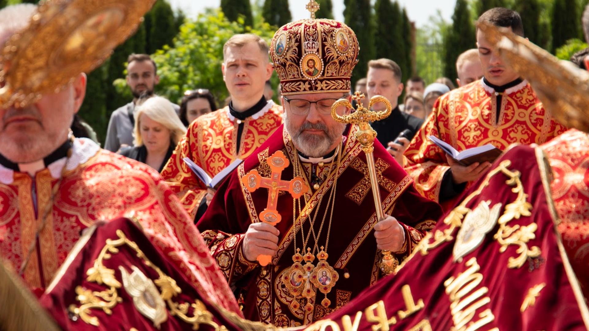 Велика Вечірня з виставленням Плащаниці у Патріаршому соборі 