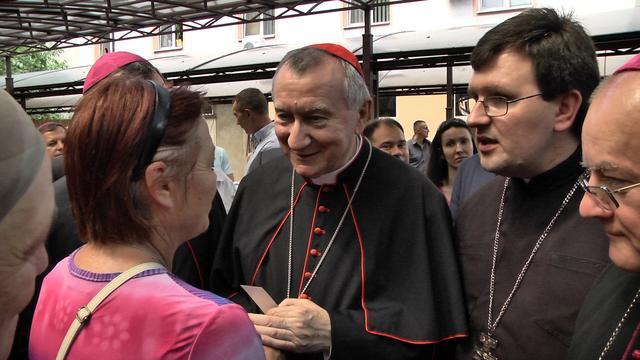 Держсекретар Ватикану розпочав гуманітарну акцію Папи в Україні
