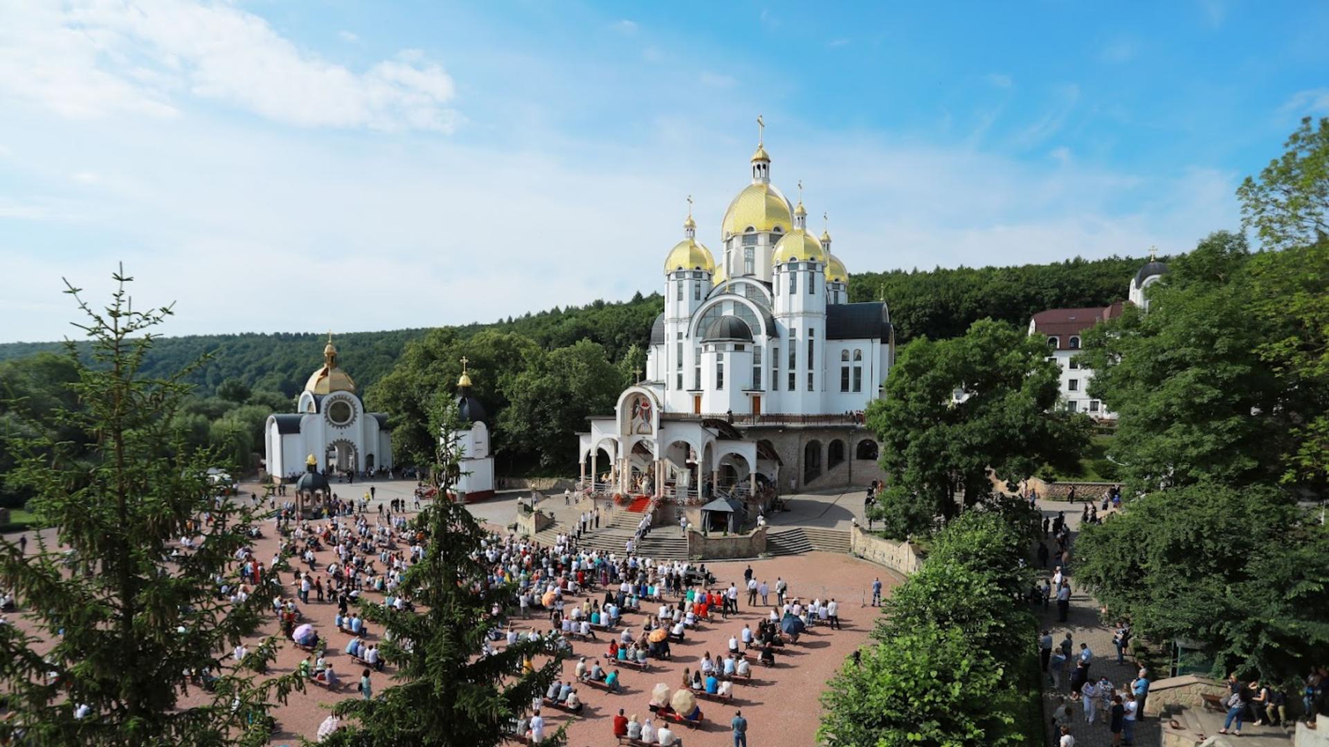 Архиєрейська Божественна Літургія. Марійський духовний центр Зарваниця