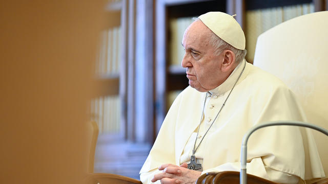 Молитва "Царице неба" з Папою Франциском. Трансляція з Ватикану