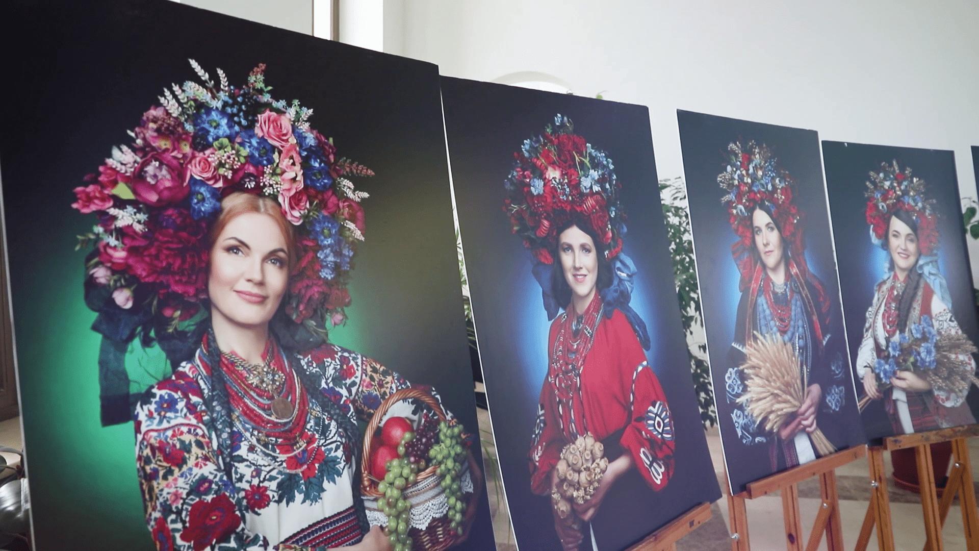 Фотовиставка до Дня матері у Патріаршому соборі в Києві