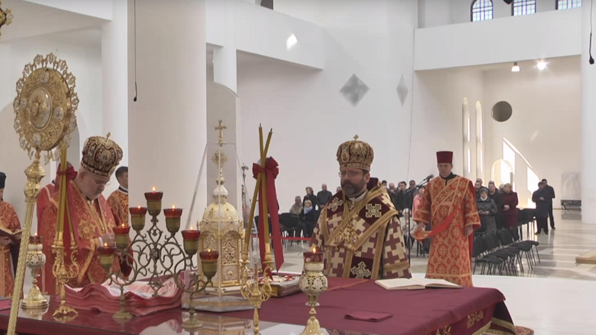 Вечірня з Літургією Василія Великого, посвячення Мира і Антимінсів, Чин умивання ніг