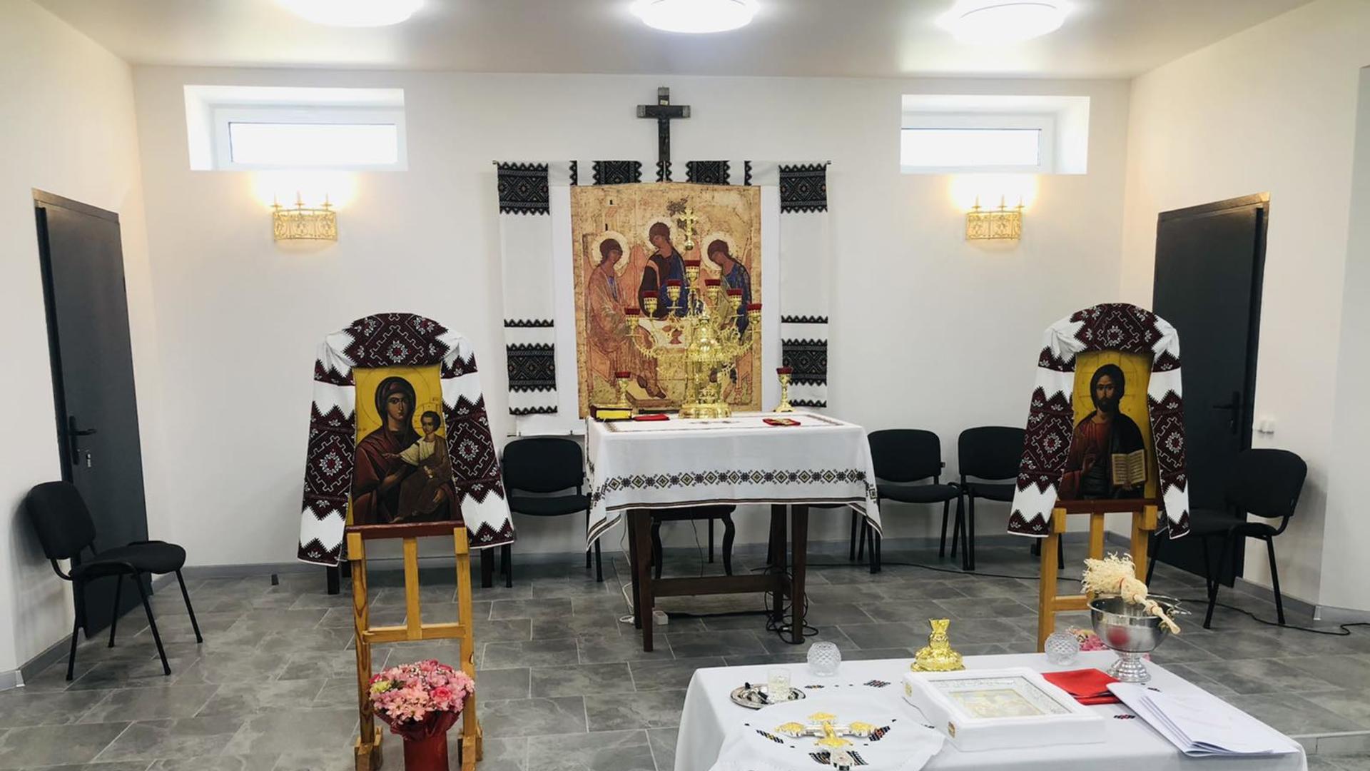 Божественна Літургія онлайн. Нижній храм парафії Святої Анни (Вишневе)