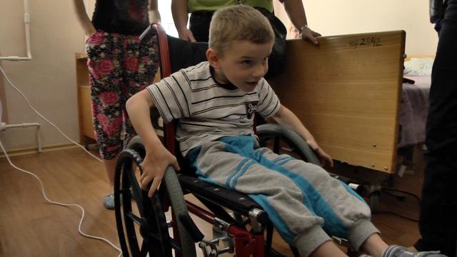 Інвалідні візки, з ініціативи Лицарів Колумба Канади та Карітасу України, отримала дитяча лікарня №1