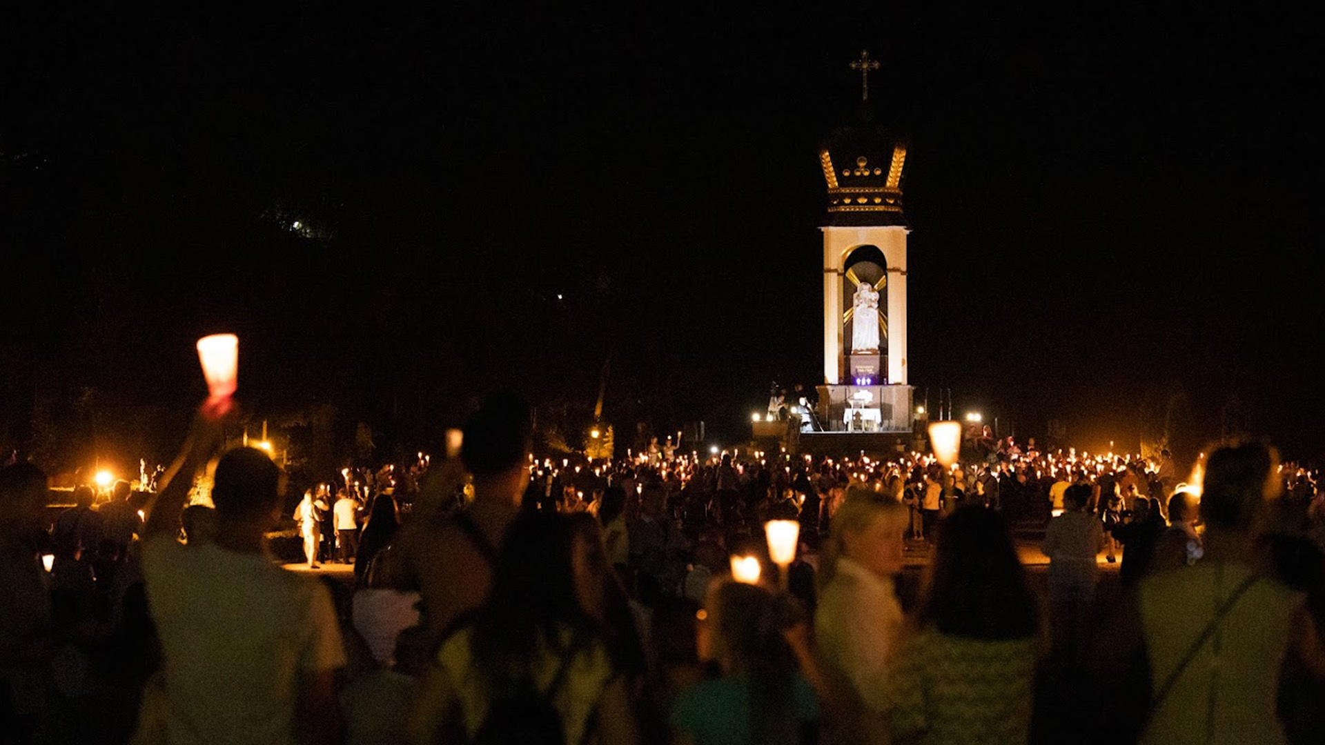Молебень до Богородиці у Марійському духовному центрі Зарваниця