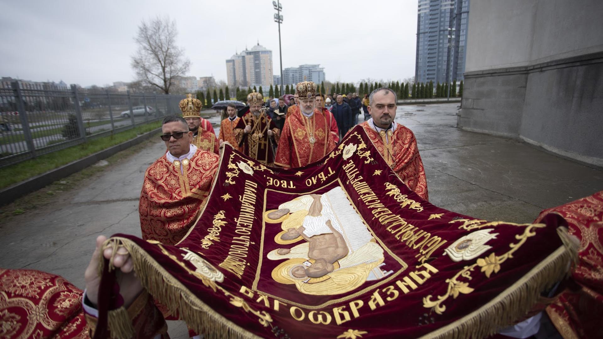 Велика Вечірня з виставленням Плащаниці у Патріаршому соборі УГКЦ