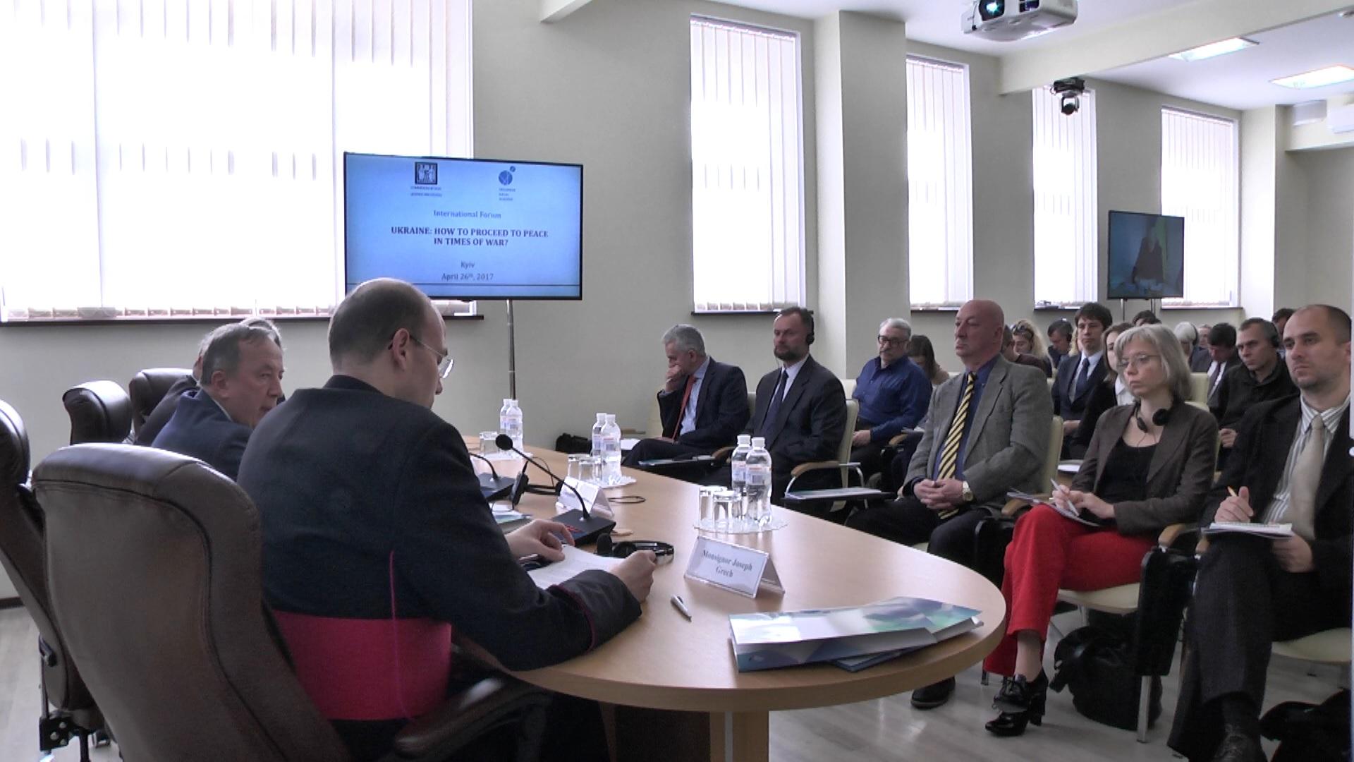 У Києві відбувся міжнародний форум «Україна: як просуватись до миру під час війни?»