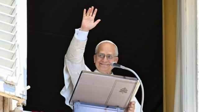 Папа Лев XIV молиться «Ангел Господній»: Дивіться пряму трансляцію з українським перекладом