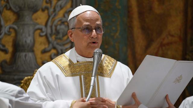 Папа Лев XIV молиться «Царице Неба»: Дивіться пряму трансляцію з українським перекладом