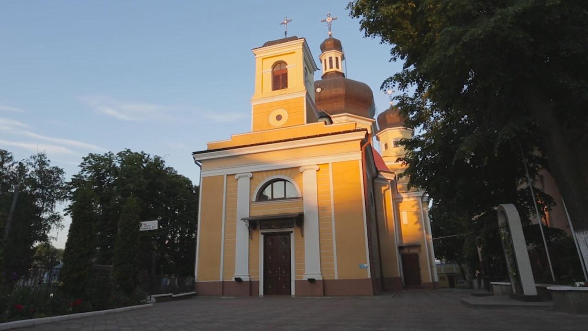Архиєрейська Божественна Літургія у соборі Успіння Пресвятої Богородиці в Чернівцях