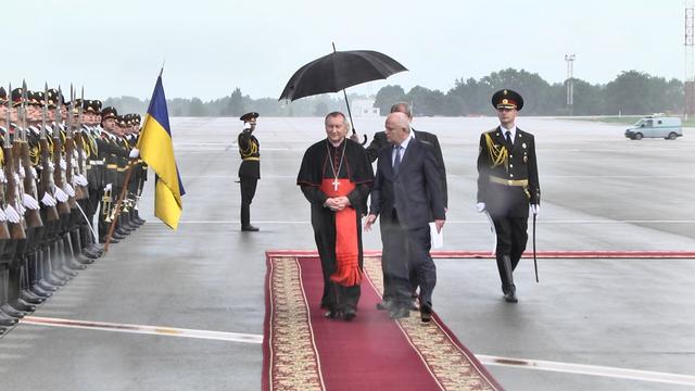 Держсекретар Ватикану прибув в Україну, щоб дати старт гуманітарній акції «Папа для України»