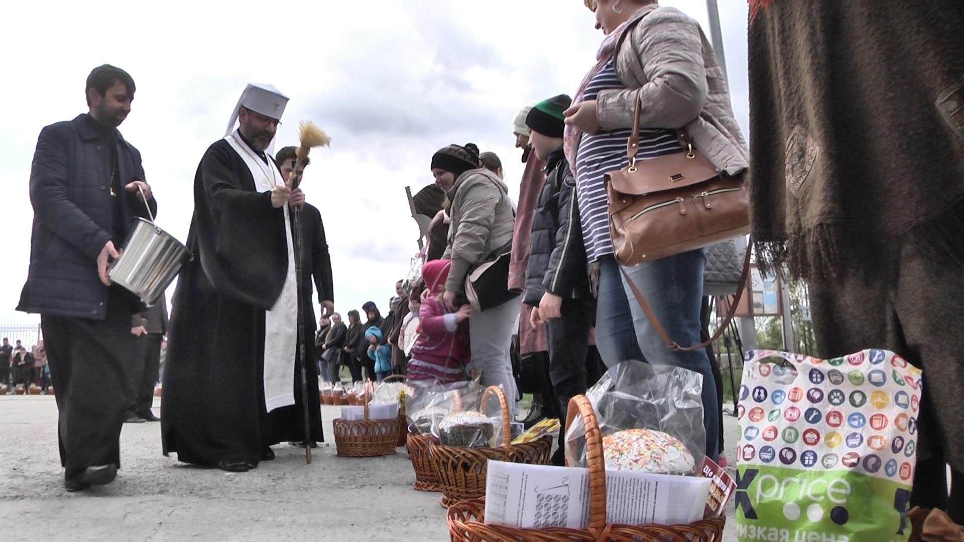 Блаженніший Святослав освятив великодні кошики для вимушено переселених осіб 